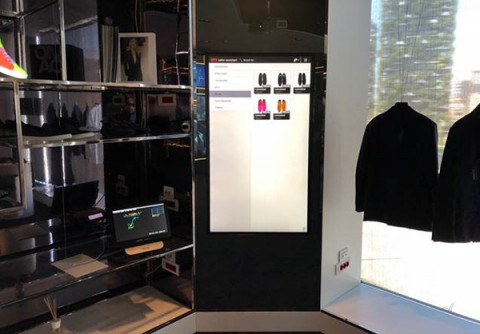 Self-Service in luxury retail Self-Service Kiosk in fashion store