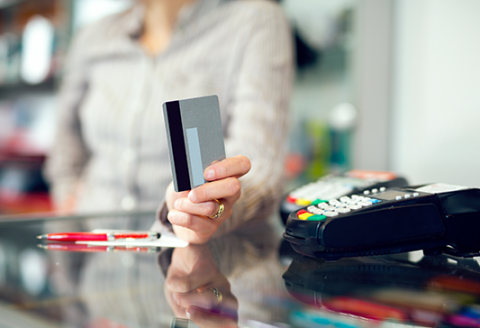 woman with credit card at checkout